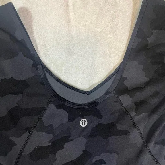 Lululemon Black Camo Athletic Stretch Long Sleeve Crop Top Athleisure Yoga - Picture 2 of 4